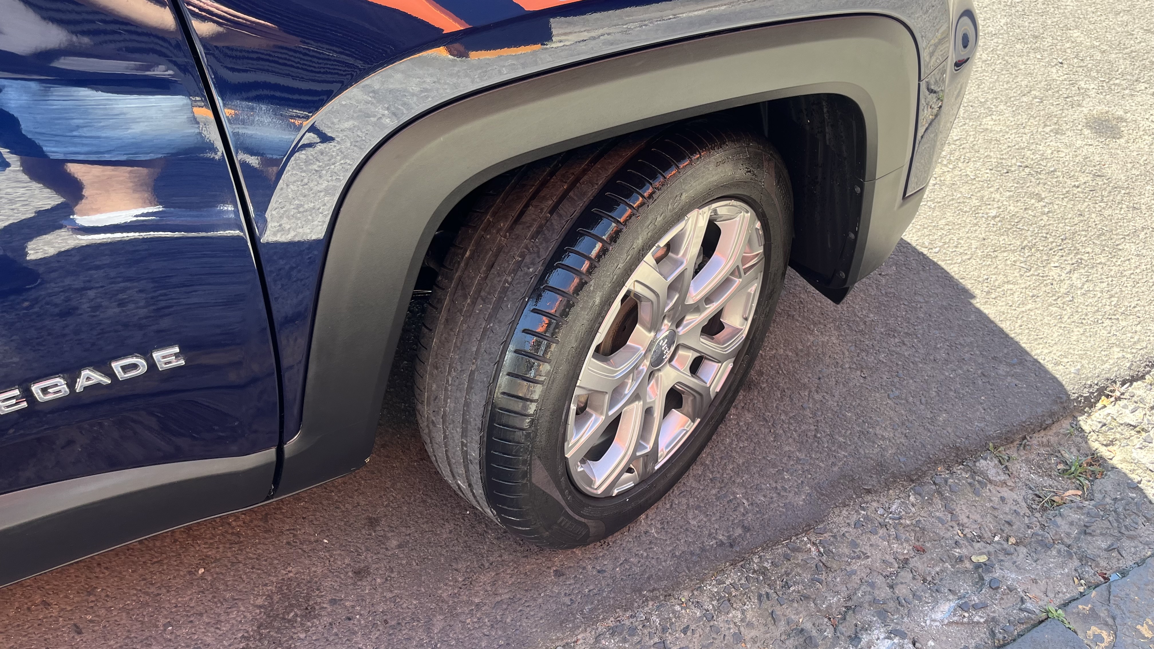 Jeep Renegade 1.3 270 Longitude Flex 16V AUT… - foto 10